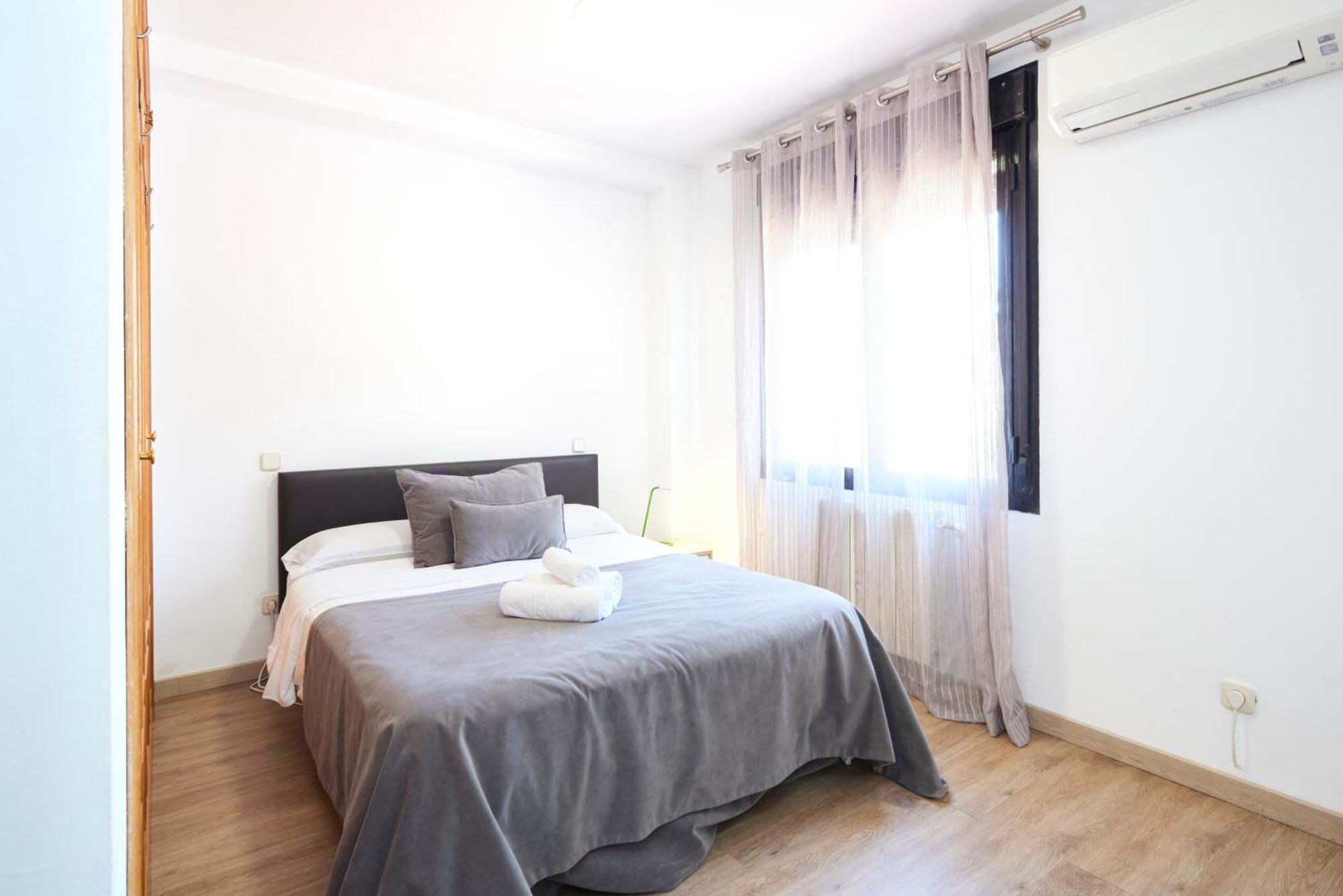 Alojamiento Santa Rosa Madrid Exterior photo